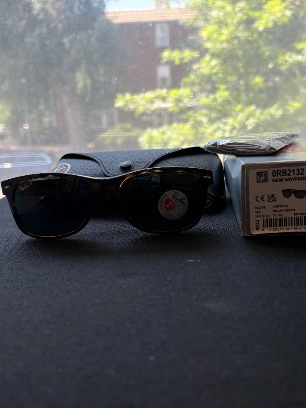 Ray-Ban New Wayfarer Classic polarized sunglasses (RB2132)